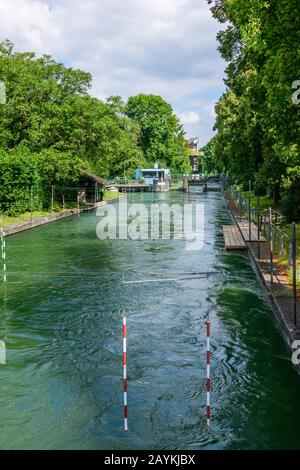 À l'Eiskanal, course Pour Le Kayak aux jeux olympiques de Munich en 1972 Banque D'Images