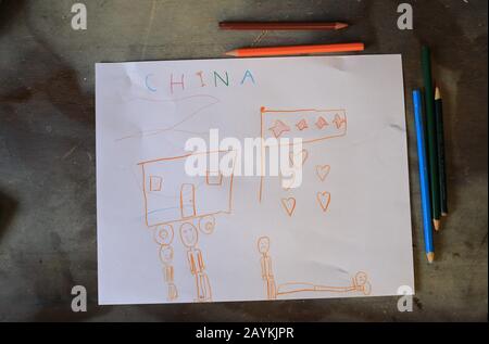 La Paz. 9 février 2020. La photo prise le 9 février 2020 montre le dessin d'Angie Borda, une jeune bolivienne de 5 ans, à l'appui de la lutte de la Chine contre le nouveau coronavirus à la Paz, en Bolivie. Crédit: Meagan Hancock/Xinhua/Alay Live News Banque D'Images