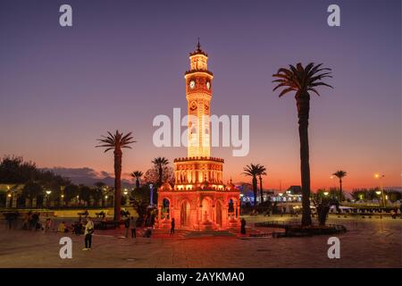 Tour de l'horloge d'Izmir sur la place Konak à Izmir, en Turquie. Banque D'Images