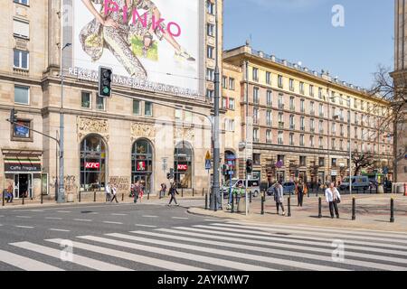 Vue sur la rue à Varsovie au printemps Banque D'Images