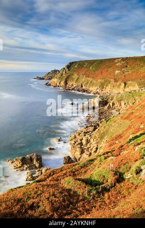 La vue nord de Carn Leskys près de St, Juste à Cornwall. Banque D'Images