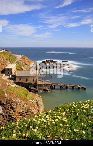 La vieille station de bateau de sauvetage RNLI à Lizard point dans Cornwall. Banque D'Images