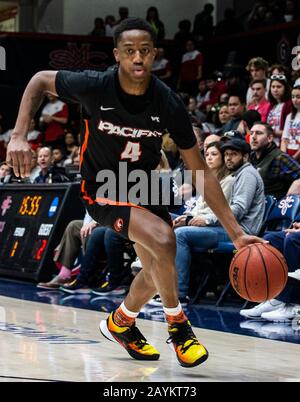 McKeon Pavilion Moraga Calif, États-Unis. 15 février 2020. États-Unis Pacific Tigers Guard Daniss Jenkins (4) conduit au hoop pendant le match de basket-ball NCAA pour Homme entre les Tigers du Pacifique et les Gaels de Saint Mary 63-71 perdu au Pavillon McKeon Moraga Calif. Thurman James/CSM/Alay Live News Banque D'Images