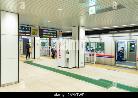 Tokyo, Japon - 19 janvier 2020: Trains à la gare d'Ueno. Banque D'Images