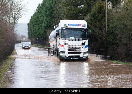 La route A 49, Moreton on Lugg, Herefordshire, Royaume-Uni - Dimanche 16 février 2020 de fortes pluies d'une nuit ont fait inonder l'A49 entre Hereford et Leominster, la seule route principale à travers le comté, à Moreton sur Lugg, juste au nord de Hereford. Photo Steven May / Alay Live News Banque D'Images