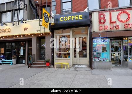 787 Coffee, 101 2nd Avenue, New York. Photo de la boutique New York d'un café de la ferme à la table de Porto Rico dans l'East Village de Manhattan. Banque D'Images