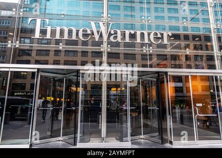 New York City, États-Unis - 3 août 2018 : entrée Du Time Warner Center avec des personnes autour de Manhattan, New York City, États-Unis Banque D'Images