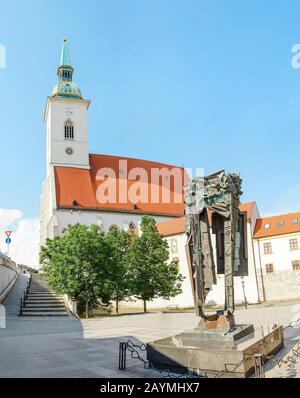 12 MAI 2018, SLOVAQUIE, BRATISLAVA : célèbre destination touristique cathédrale Saint-martin à Bratislava, Slovaquie Banque D'Images