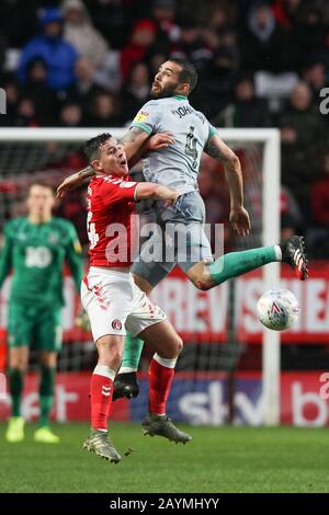 Londres, Royaume-Uni. 16 février 2020. Bradley Johnson de Blackburn Rovers et Josh Cullen de Charlton Athletic défi pour la balle lors du match de championnat EFL Sky Bet entre Charlton Athletic et Blackburn Rovers à la Valley, Londres, Angleterre, le 15 février 2020. Photo De Ken Sparks. Utilisation éditoriale uniquement, licence requise pour une utilisation commerciale. Aucune utilisation dans les Paris, les jeux ou une seule publication de club/ligue/joueur. Crédit: Uk Sports Pics Ltd/Alay Live News Banque D'Images