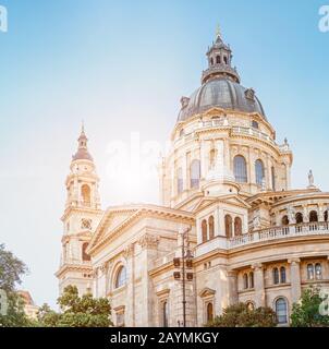 Détail de la façade de l'église de la basilique Saint-Étienne à Budapest, en Hongrie. Principale attraction touristique de la ville Banque D'Images