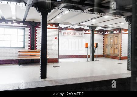 15 MAI 2018 BUDAPEST, HONGRIE : ancienne station de métro historique dans le métro de Budapest Banque D'Images