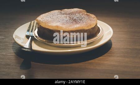 Cutardes Cuites Caramélisées. Crème sautée. Crème brulée à la vanille. Dessert portugais populaire. Crème De Leite. Tartes De Gardien Portugais Banque D'Images