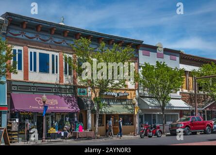 Magasins sur Main Street à Montrose, Colorado, États-Unis Banque D'Images