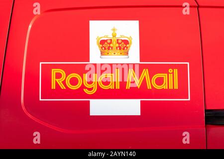 Logo Royal Mail sur le côté de Royal Mail Van, Royaume-Uni Banque D'Images