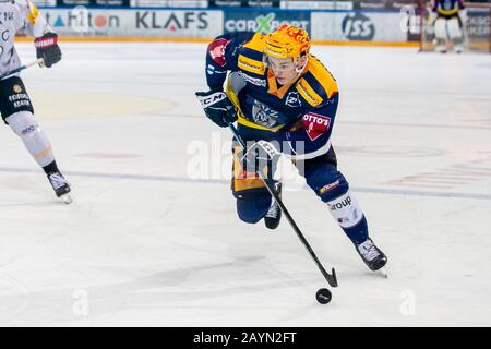PostFinance Top Scorer Gregory Hofmann #15 (EV Zug) während dem Ligue nationale saison régulière Eishockeyspiel zwischen dem EV Zug und dem HC Fribourg-Gottéron am 15.02.2020 dans der Bossard Arena de Zug. Crédit: Spp Sport Press Photo. /Alay Live News Banque D'Images
