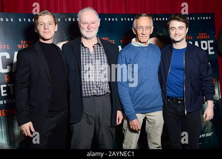 (L-r) David Webber, Stephen Lee, Tim Jenkin et Daniel Radcliffe assistent à une projection du nouveau film Escape From Pretoria au Soho Curzon de Londres. Banque D'Images