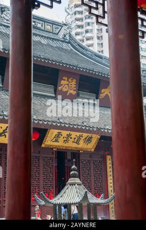 La cour du temple du Bouddha de Jade, un temple bouddhiste à Shanghai, en Chine. Banque D'Images
