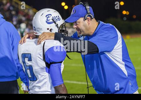 Miami Florida, Liberty City, Miami Dade College North Campus, Traz Powell Stadium, matchs de football des lycéens, Central vs South Dade, Black male teen, te Banque D'Images