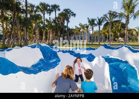 Miami Beach Florida,Parc Collins,Art Basel,installation,labyrinthe,FL101205011 Banque D'Images
