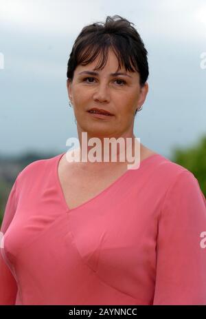 Linda Lepetit, ancienne voisine du meurtrier Hungerford Michael Ryan, a photographié dans sa nouvelle maison en 2004. Banque D'Images