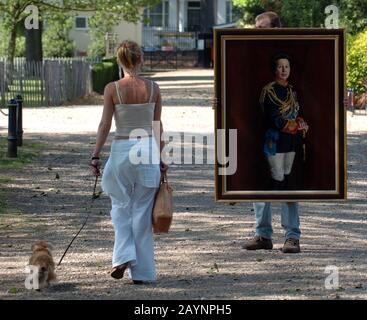 Un nouveau portrait de la princesse royale HRH par l'artiste Nick Basall dévoilé à l'Art London à Chelsea en 2004. Banque D'Images