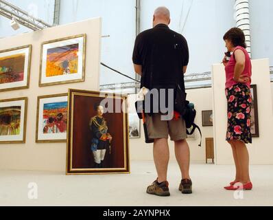 Un nouveau portrait de la princesse royale HRH par l'artiste Nick Basall dévoilé à l'Art London à Chelsea en 2004. Banque D'Images