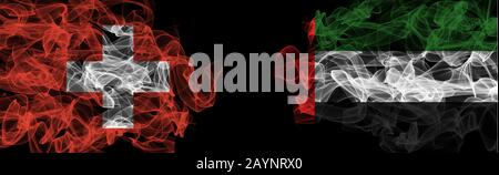 Drapeaux de la Suisse et des Émirats arabes Unis sur fond noir, drapeaux de fumée de la Suisse contre les Émirats arabes Unis Banque D'Images