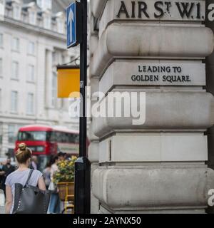 Panneau Air Street près de Regent Street dans le centre de Londres. Banque D'Images