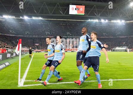 JUBE Lars STINDL (MG) après son objectif pour 1: 3, de gauche à droite Florian NEUHAUS (MG), Lars STINDL (MG), Denis ZAKARIA (MG), Patrick HERRMANN (MG) Soccer 1. Bundesliga, 22. Matchday, Fortuna Dusseldorf (D) - Borussia Monchengladbach (MG) 1: 4, le 15 février 2020 à Düsseldorf / Allemagne. € | utilisation dans le monde entier Banque D'Images