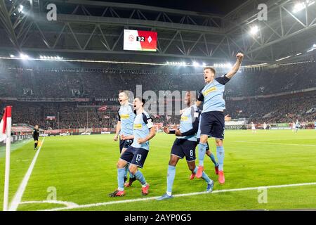 JUBE Lars STINDL (MG) après son objectif pour 1: 3, de gauche à droite Florian NEUHAUS (MG), Lars STINDL (MG), Denis ZAKARIA (MG), Patrick HERRMANN (MG) Soccer 1. Bundesliga, 22. Matchday, Fortuna Dusseldorf (D) - Borussia Monchengladbach (MG) 1: 4, le 15 février 2020 à Düsseldorf / Allemagne. € | utilisation dans le monde entier Banque D'Images