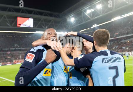 JUBE MG pour le buteur Lars STINDL (MG) après son objectif 1: 3, de gauche à droite Denis ZAKARIA (MG), Lars STINDL (MG), Stefan LAINER (MG), Oscar WENDT (MG), Patrick HERRMANN (MG) football 1.Bundesliga, 22.matchday, Fortuna Dusseldorf (D) - Borladbach (1 MG): 4, le 15 février 2020 à Düsseldorf / Allemagne. € | utilisation dans le monde entier Banque D'Images