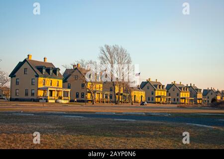Rangée de maisons à fort Hancock, zone nationale de loisirs à Sandy Hook, New Jersey, qui ont cruellement besoin de réparation -14 Banque D'Images
