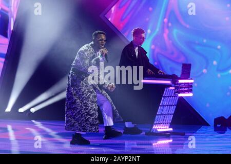 Kiev, Ukraine. 15 février 2020. Kiev, UKRAINE - 15 FÉVRIER 2020: TVORCHI au cours de la sélection nationale Eurovision-2020 de l'Ukraine (photo d'Aleksandr Gusev/Pacific Press) crédit: Pacific Press Agency/Alay Live News Banque D'Images