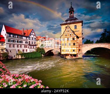 DE - La Bavière : le 'vieux' Altes Rathaus (Mairie) et de la rivière Regnitz à Bamberg (Haute-Franconie) Banque D'Images