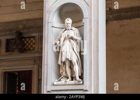 19 OCTOBRE 2018, FLORENCE, ITALIE : statue de Michel-Ange Buonarroti Banque D'Images