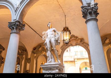 19 OCTOBRE 2018, FLORENCE, ITALIE : cour intérieure du Palais Medici à Florence Banque D'Images