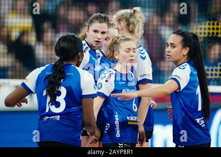 Mannheim, Allemagne. 16 février 2020. Volley-ball, femmes: DVV Cup, final, Dresdner SC - MTV Stuttgart, SAP Arena. L'équipe de Stuttgart est sur le terrain. Crédit: Uwe Anspach/Dpa/Alay Live News Banque D'Images