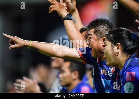 Les fans de Port FC sont plus enthousiastes lors du match de la Ligue thaïlandaise 2020 entre Port FC et Nakhonratchasima FC au PAT Stadium.(final Score; Port FC 4:1 Nakhonratchasima FC) Banque D'Images