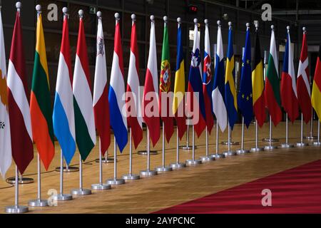 Bruxelles, Belgique. 16 février 2020. Les drapeaux des pays de l'UE se tiennent au siège de l'UE crédit: Alexandros MICHAILIDIS/Alay Live News Banque D'Images