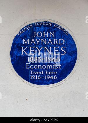 John Maynard Keynes Blue plaque sur sa maison au 46 Gordon Square, Bloomsbury, Londres. L'économiste réputé a vécu ici 1916-1946. Banque D'Images