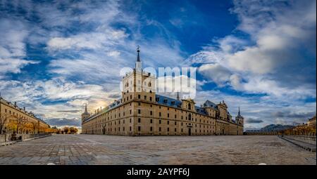 Monastère royal de San Lorenzo de El Escorial à Madrid, construit au XVIe siècle (1563-1584) sous le règne du puissant roi Philippe II Espagne Banque D'Images