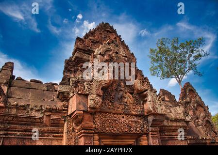 Banteay Srei ou Temple Banteay Srey parmi les anciennes ruines du complexe de temple hindou d'Angkor Wat à Siem Reap, au Cambodge. Le Temple est dédié à Banque D'Images