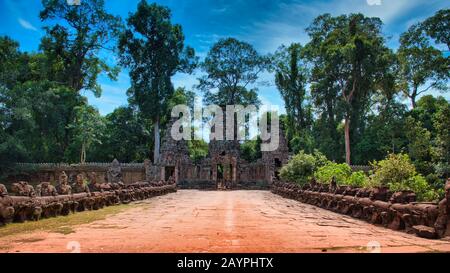 Site du temple Preah Khan parmi les ruines antiques du temple hindou d'Angkor Wat à Siem Reap, au Cambodge, construit au XIIe siècle pour le roi Jayavarma Banque D'Images