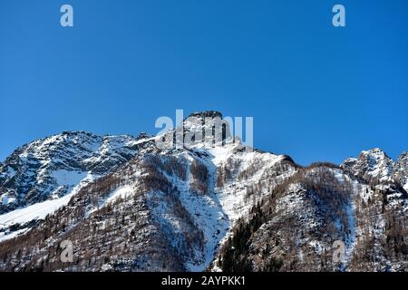 Photo des pics appelés Monte Braccia de Palù, en hiver. Banque D'Images