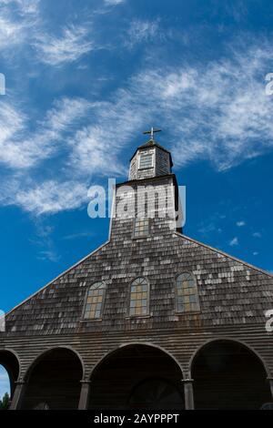 L'église en bois de Santa María de Loreto de Achao (construite en 1730), site classé au patrimoine mondial de l'UNESCO sur l'île de Quinchao, île de Chiloe dans le sud Banque D'Images