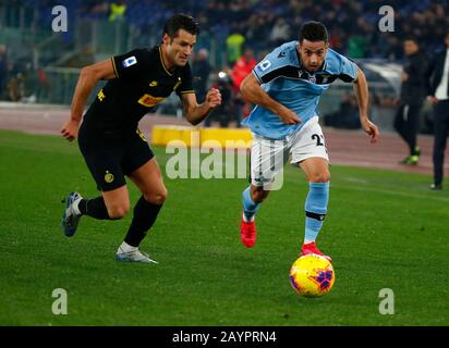 Rome, Italie, 16 février 2020 Jony of Lazio et Antonio Candreva d'Inter en action pendant la série italienne UN match de football entre SS Lazio an Banque D'Images