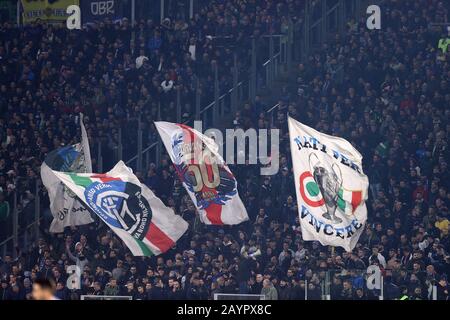 Stadio Olympico, Rome, Italie. 16 février 2020. Série A Football, Lazio contre Inter Milan; soutien de l'internazionale montre leurs couleurs crédit: Action plus Sports/Alay Live News Banque D'Images