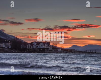 Aube polaire à Sandnessund près de Tromso, Norvège, Troms, Tromsoe Banque D'Images