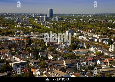 Vue du château de Godesburg à la ville avec la Posttour, Allemagne, Rhénanie-du-Nord-Westphalie, Bonn Banque D'Images