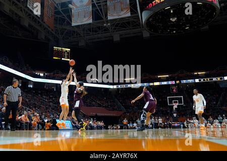 Knoxville, Tennessee, États-Unis. 16 février 2020: Rae Burrell #12 de la Tennessee Lady Vols tire le ballon pendant le match de basket-ball de la NCAA entre l'Université de Tennessee Lady Volunteers et l'Université A&M du Texas Aggies à Thompson Boling Arena à Knoxville TN Tim Gangloff/CSM crédit: CAL Sport Media/Alay Live News Banque D'Images